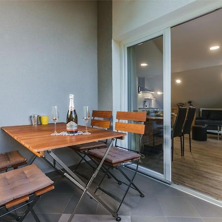 Blue Door - Studio Apartment เลสเซ ภายนอก รูปภาพ