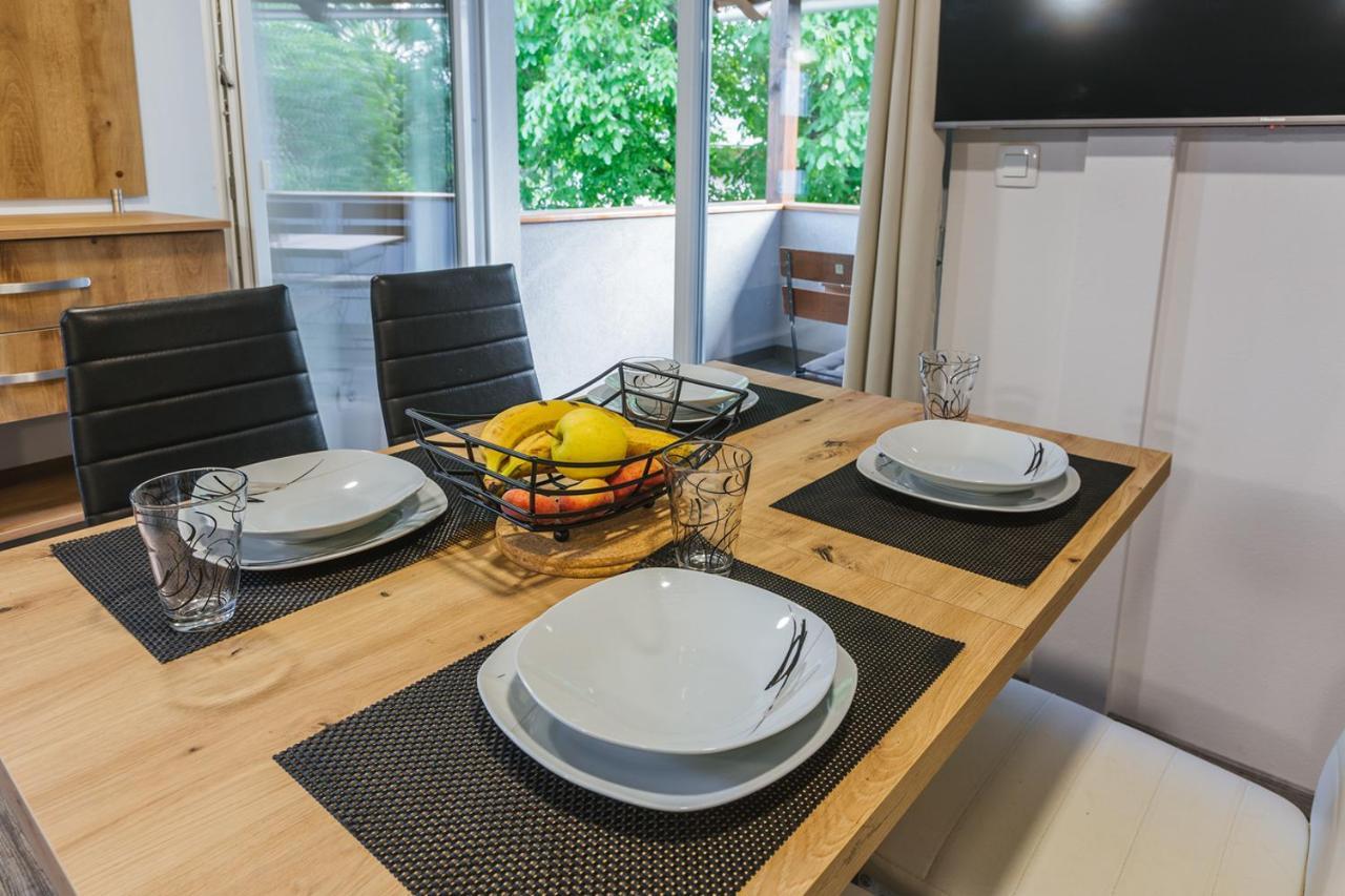 Blue Door - Studio Apartment เลสเซ ภายนอก รูปภาพ