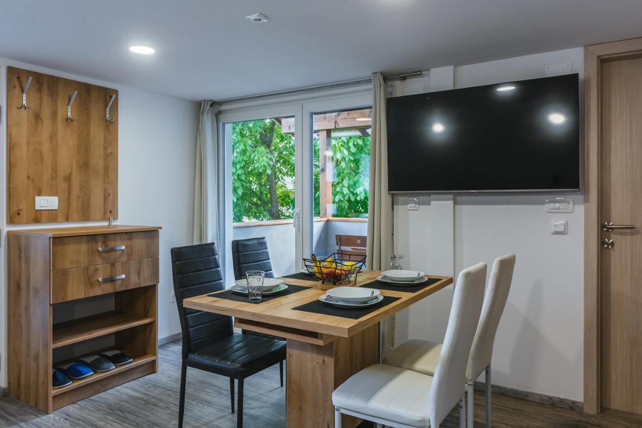 Blue Door - Studio Apartment เลสเซ ภายนอก รูปภาพ
