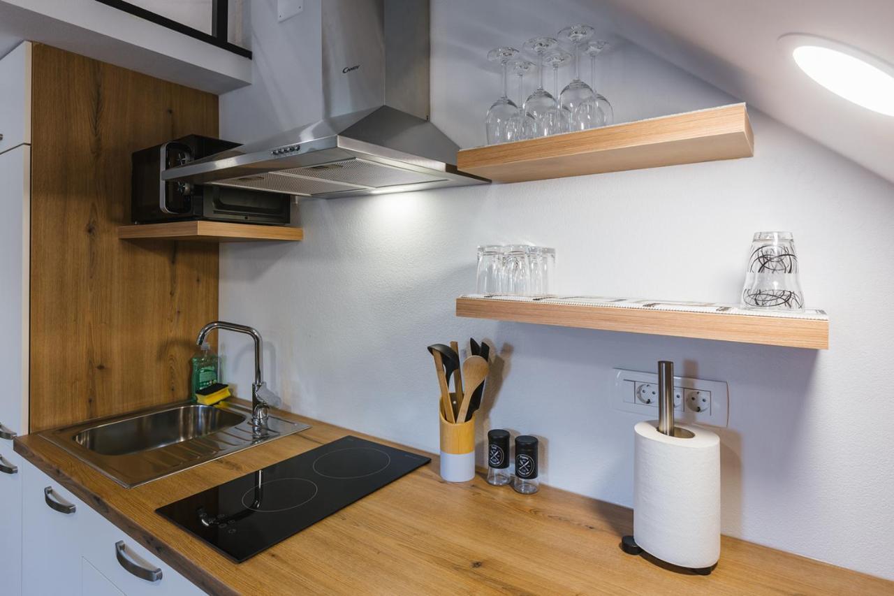 Blue Door - Studio Apartment เลสเซ ภายนอก รูปภาพ