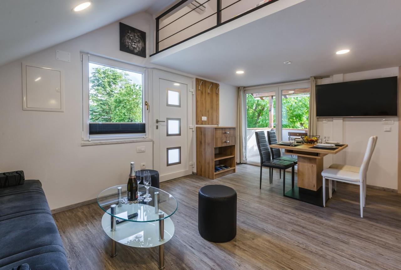 Blue Door - Studio Apartment เลสเซ ภายนอก รูปภาพ