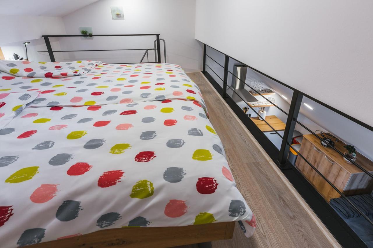 Blue Door - Studio Apartment เลสเซ ภายนอก รูปภาพ